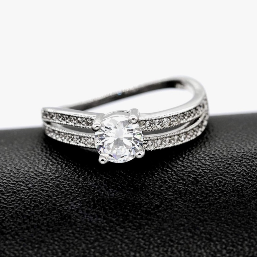 - Cubic Zirconia engagement wedding ring beautiful cut